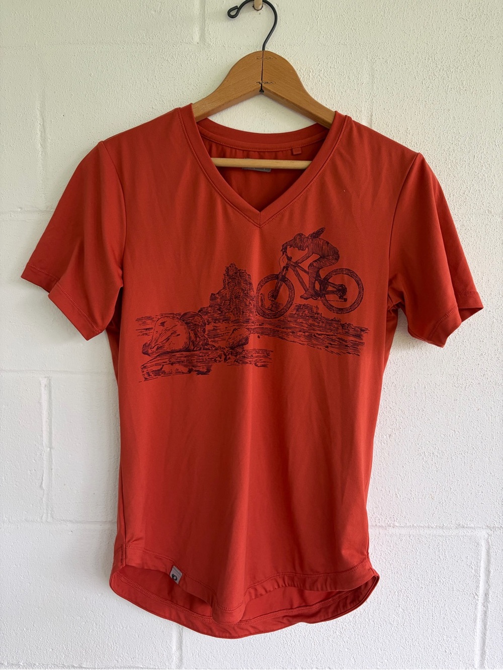 Pearl Izumi - V-Neck Mountain Bike Graphic Tee